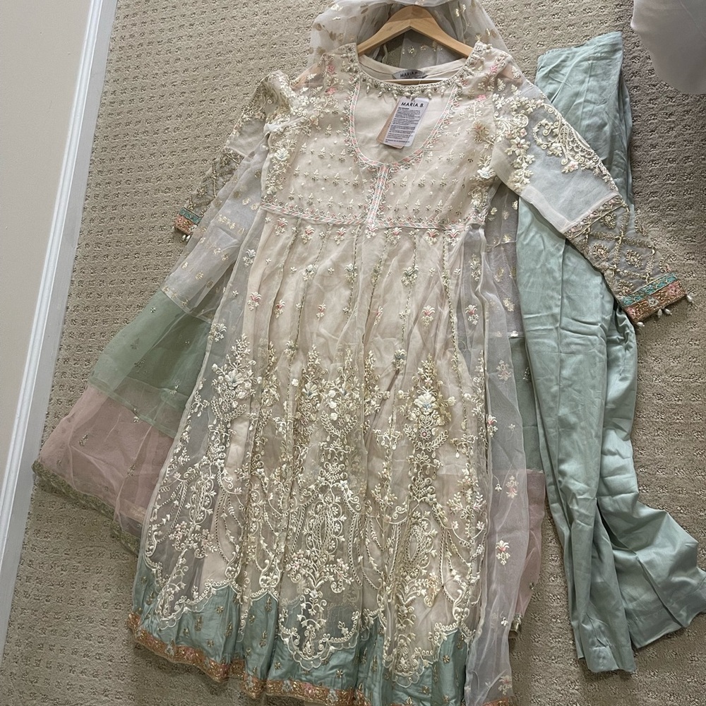 NWOT Maria b Pakistani Indian suit Salwar - Picture 2 of 5